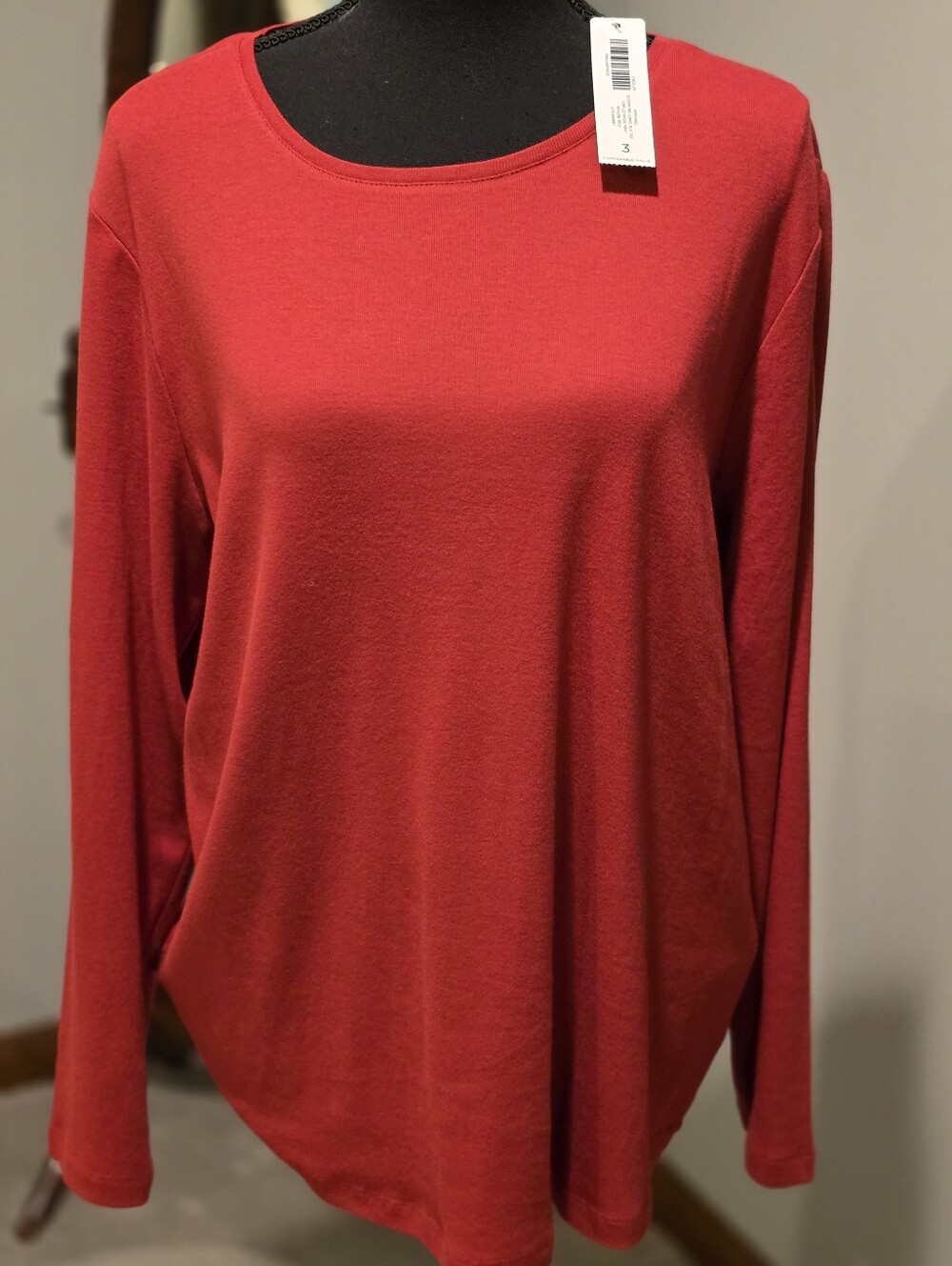 Chico's Red Long-Sleeve Scoop Neck Tee